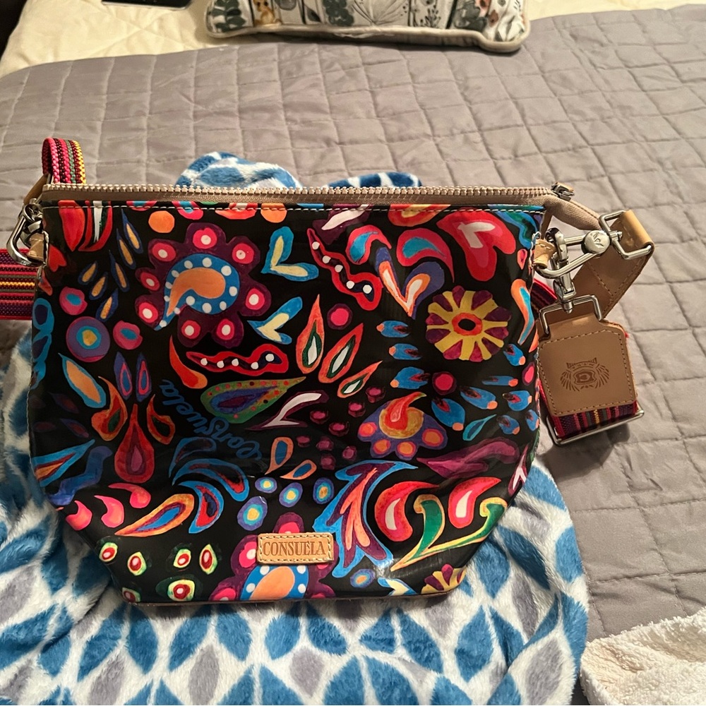 Consuela name brand -Texas brand. Crossbody Bag - Multicolor. - Picture 7 of 12